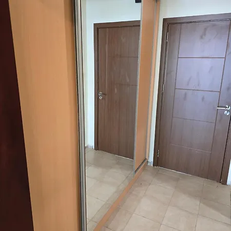 212s Miramar Sunny Апартамент *