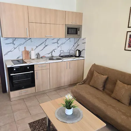 212s Miramar Sunny Апартамент